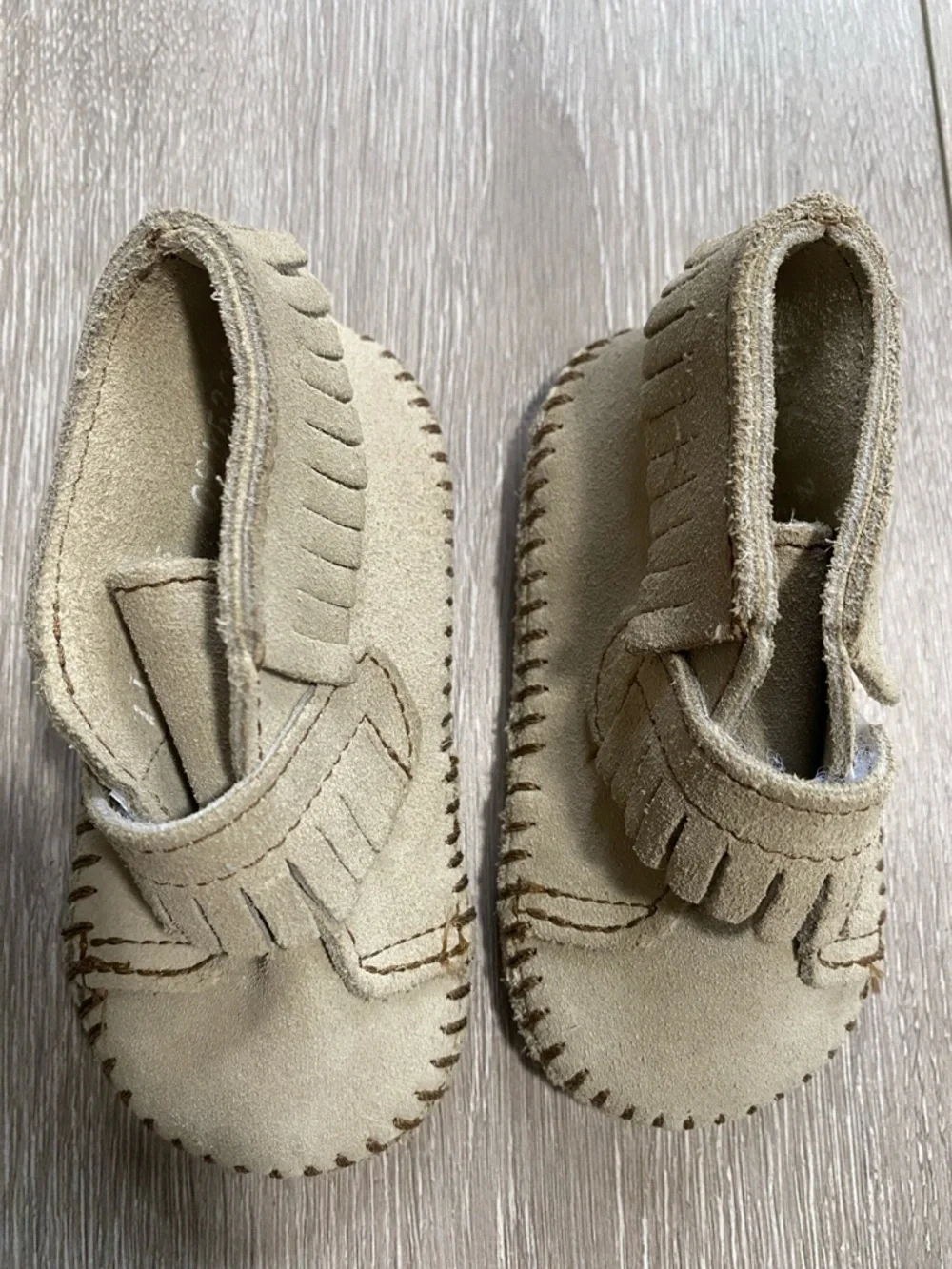 Minnetonka Kids Tan Suede Fringe Moccasins Baby Sz 2 Girls Boys Leather Velcro